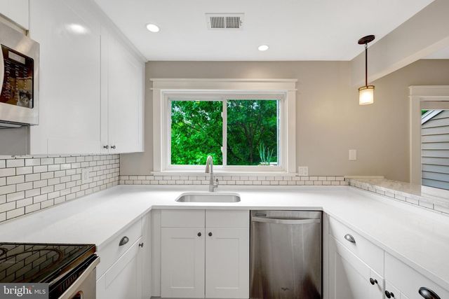 1504-E SUMMERCHASE CT, Reston, VA 20194