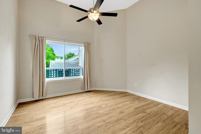 1504-E SUMMERCHASE CT, Reston, VA 20194