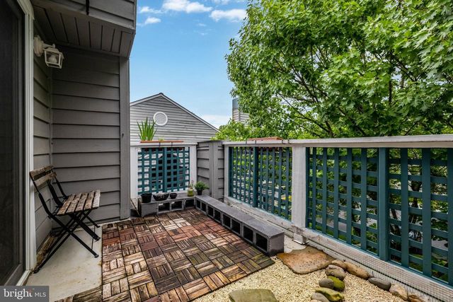 1504-E SUMMERCHASE CT, Reston, VA 20194