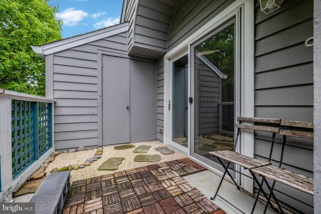 1504-E SUMMERCHASE CT, Reston, VA 20194