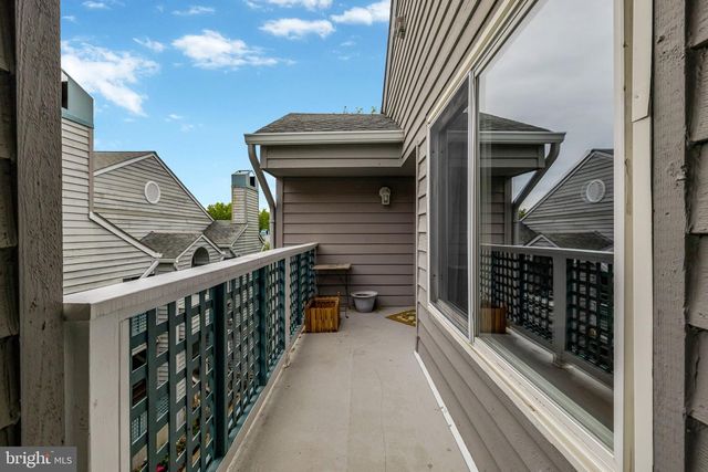 1504-E SUMMERCHASE CT, Reston, VA 20194