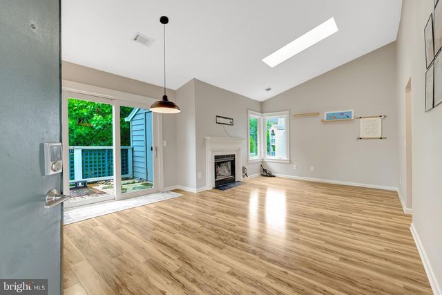 1504-E SUMMERCHASE CT, Reston, VA 20194
