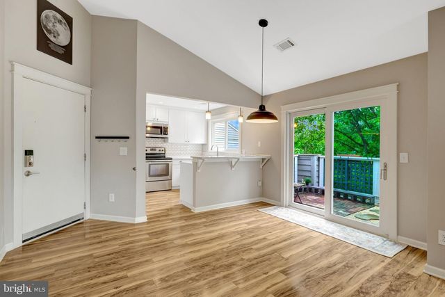 1504-E SUMMERCHASE CT, Reston, VA 20194