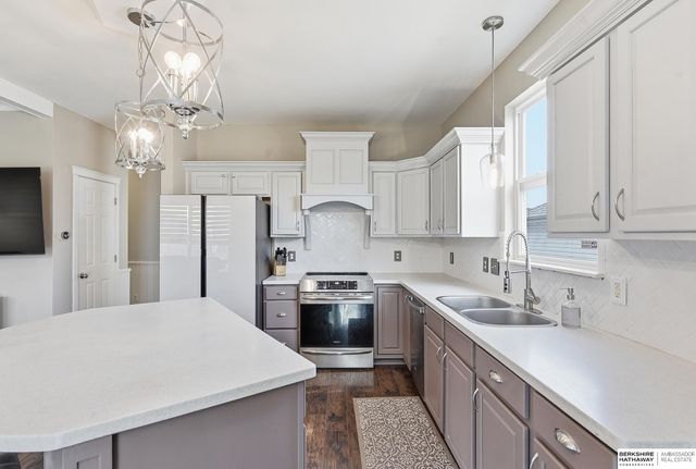 7303 N 107th Street, Omaha, NE 68122