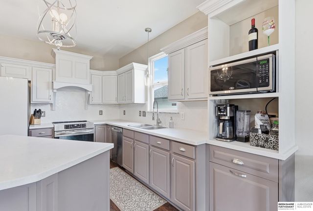 7303 N 107th Street, Omaha, NE 68122