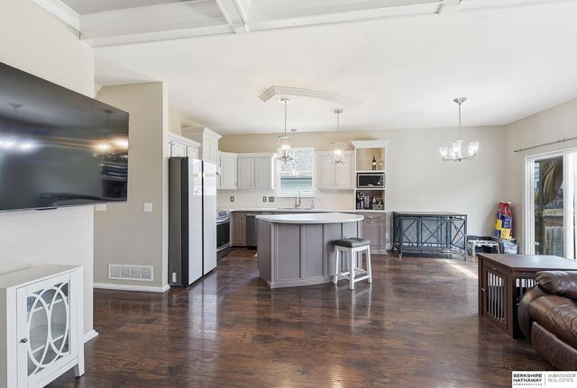 7303 N 107th Street, Omaha, NE 68122
