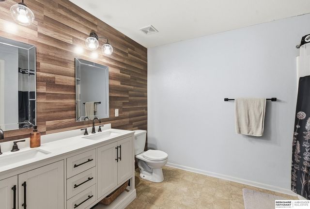 7303 N 107th Street, Omaha, NE 68122