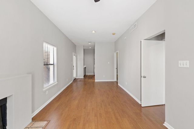 712 Graham PL 205, Austin, TX 78705