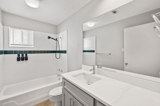 712 Graham PL 205, Austin, TX 78705