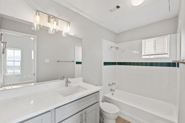 712 Graham PL 205, Austin, TX 78705