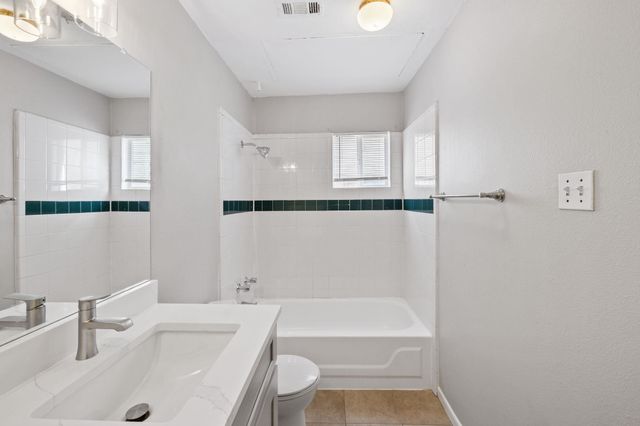 712 Graham PL 205, Austin, TX 78705