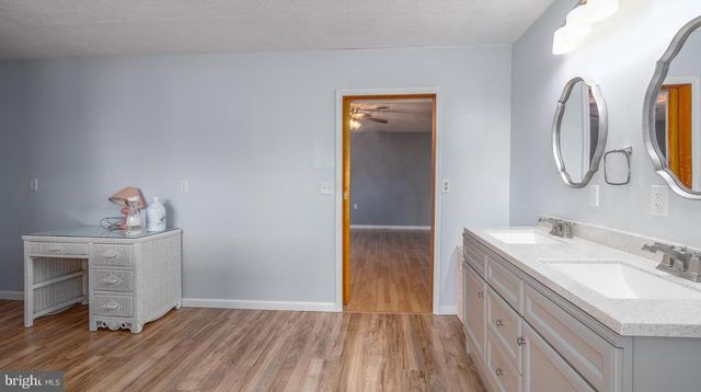 2524 LAKESIDE DR, Williamstown, NJ 08094