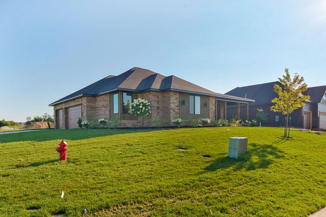 1797 E Skyline Avenue, Ozark, MO 65721