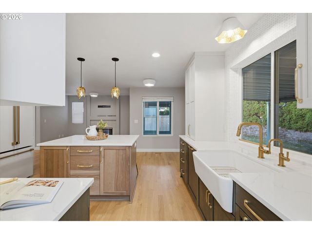 15990 Nw RONDOS Dr, Portland, OR 97229