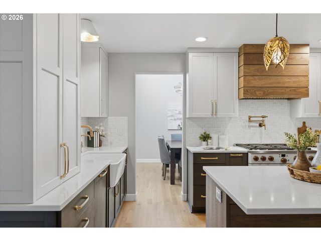 15990 Nw RONDOS Dr, Portland, OR 97229