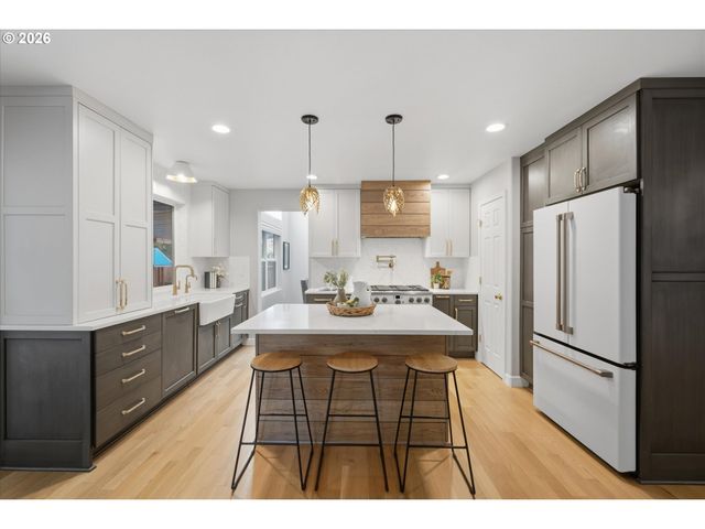15990 Nw RONDOS Dr, Portland, OR 97229