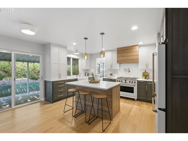 15990 Nw RONDOS Dr, Portland, OR 97229