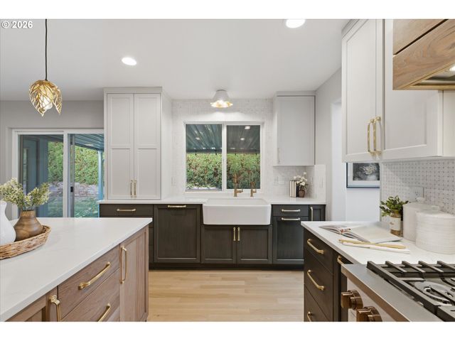 15990 Nw RONDOS Dr, Portland, OR 97229