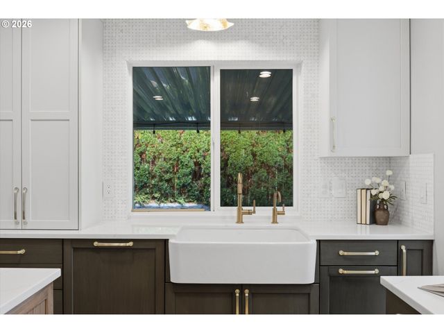 15990 Nw RONDOS Dr, Portland, OR 97229