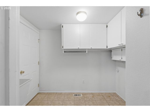 15990 Nw RONDOS Dr, Portland, OR 97229