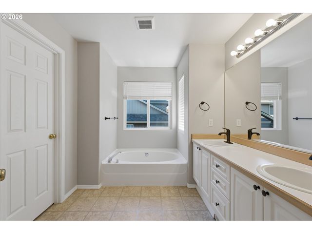 15990 Nw RONDOS Dr, Portland, OR 97229