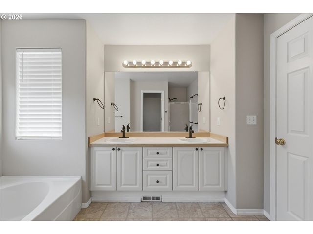 15990 Nw RONDOS Dr, Portland, OR 97229