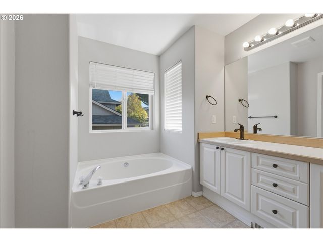 15990 Nw RONDOS Dr, Portland, OR 97229