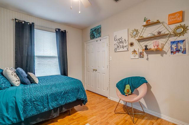 2700 Mccart Avenue, Fort Worth, TX 76110