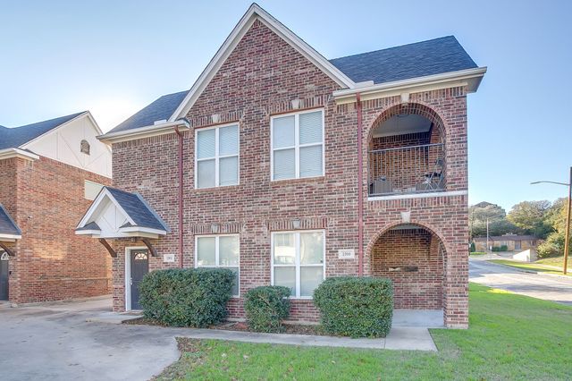 2700 Mccart Avenue, Fort Worth, TX 76110