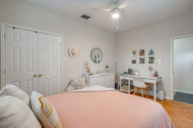 2700 Mccart Avenue, Fort Worth, TX 76110