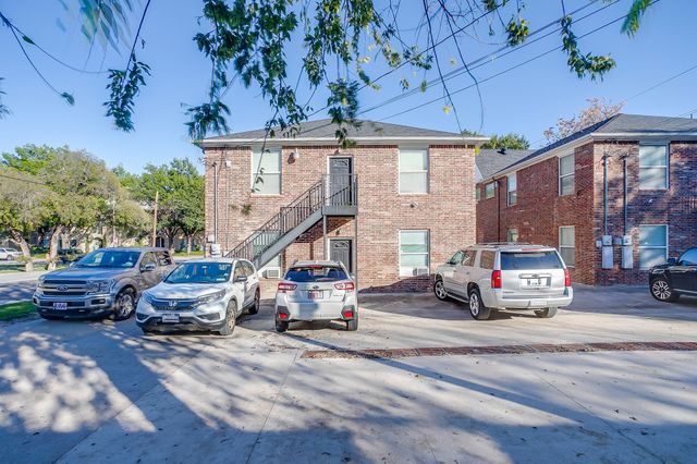 2700 Mccart Avenue, Fort Worth, TX 76110