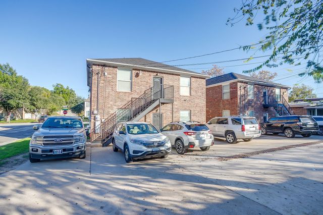 2700 Mccart Avenue, Fort Worth, TX 76110