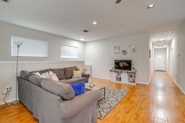 2700 Mccart Avenue, Fort Worth, TX 76110