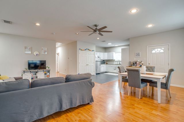 2700 Mccart Avenue, Fort Worth, TX 76110