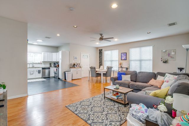 2700 Mccart Avenue, Fort Worth, TX 76110