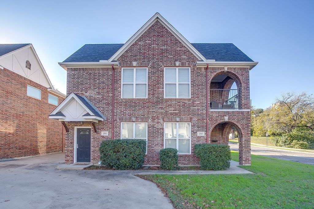 2700 Mccart Avenue, Fort Worth, TX 76110