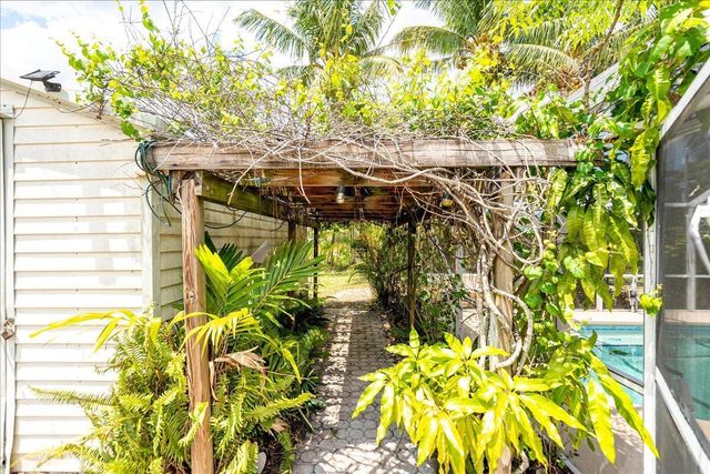 279 SW Glenwood Drive, Port St. Lucie, Port St Lucie, FL 34984