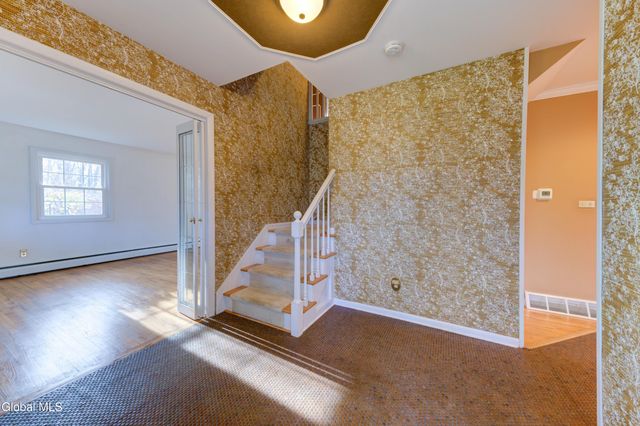 34 Sweetbrier Drive, Clifton Park, NY 12019