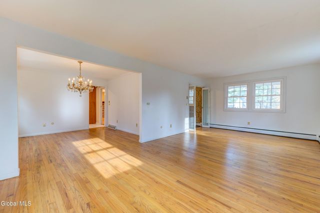 34 Sweetbrier Drive, Clifton Park, NY 12019