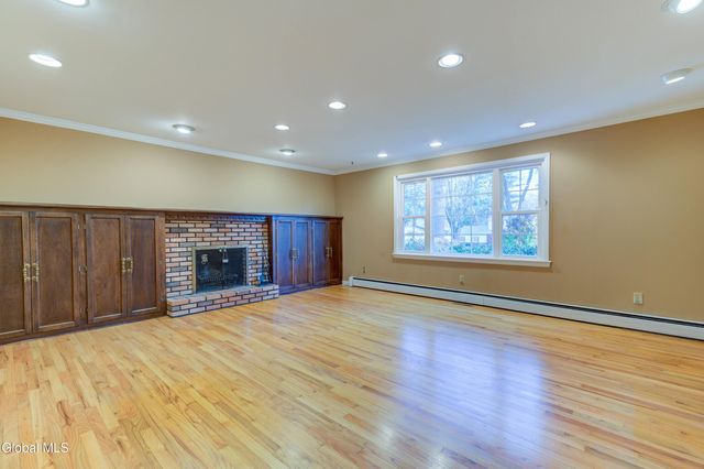 34 Sweetbrier Drive, Clifton Park, NY 12019