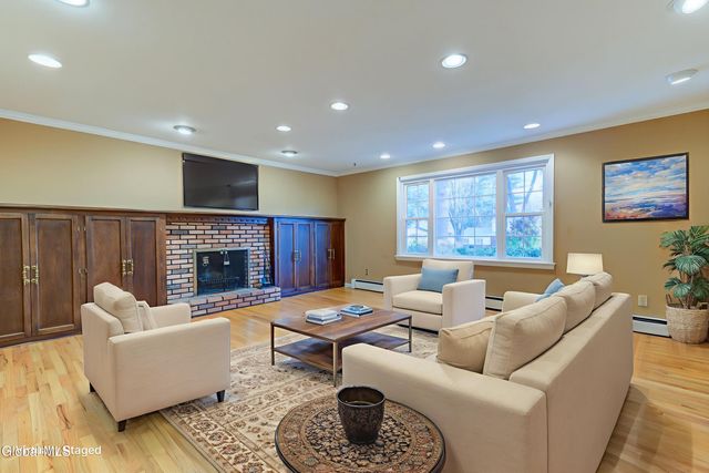 34 Sweetbrier Drive, Clifton Park, NY 12019