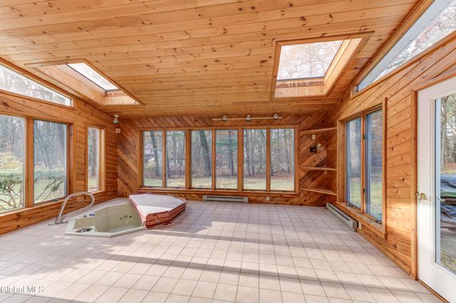 34 Sweetbrier Drive, Clifton Park, NY 12019