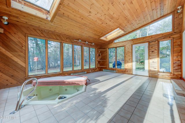 34 Sweetbrier Drive, Clifton Park, NY 12019