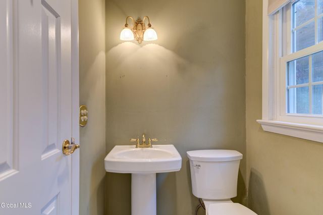 34 Sweetbrier Drive, Clifton Park, NY 12019