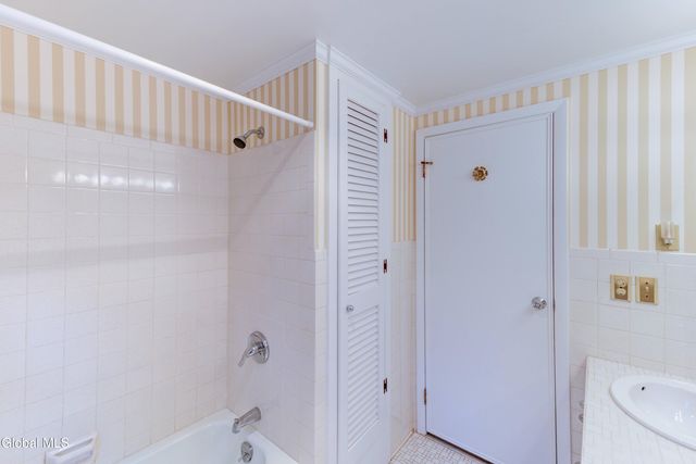 34 Sweetbrier Drive, Clifton Park, NY 12019