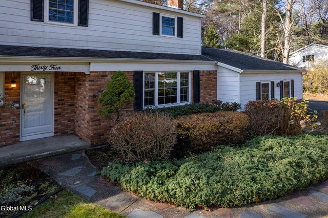 34 Sweetbrier Drive, Clifton Park, NY 12019