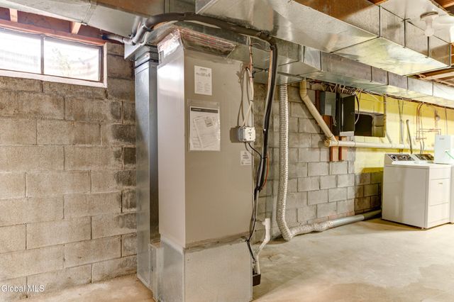 34 Sweetbrier Drive, Clifton Park, NY 12019