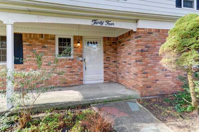 34 Sweetbrier Drive, Clifton Park, NY 12019