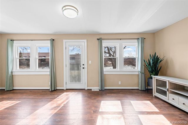 3048 Andre Street, Keego Harbor, MI 48320