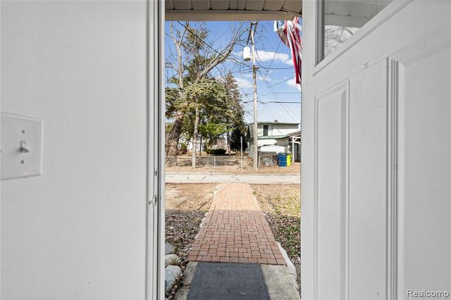 3048 Andre Street, Keego Harbor, MI 48320